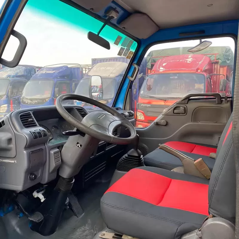 Used Isuzu 4x2 van, light truck, diesel, 120 hp, Euro 5 rated.