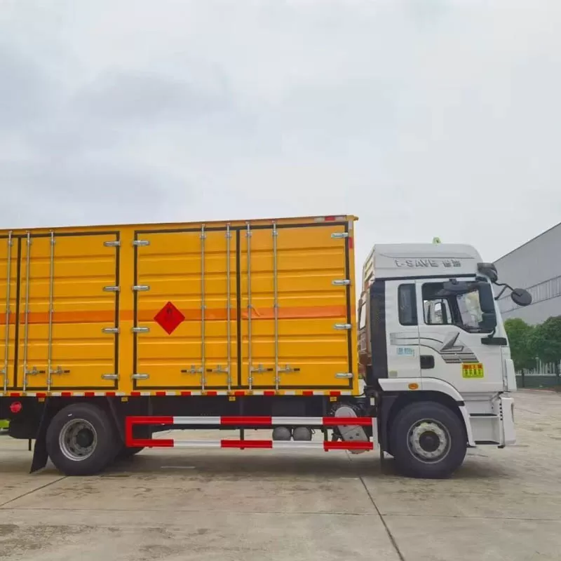 Shaanxi Automobile Delong L5000 Hazardous Chemical Transport Vehicle with Cummins Engine