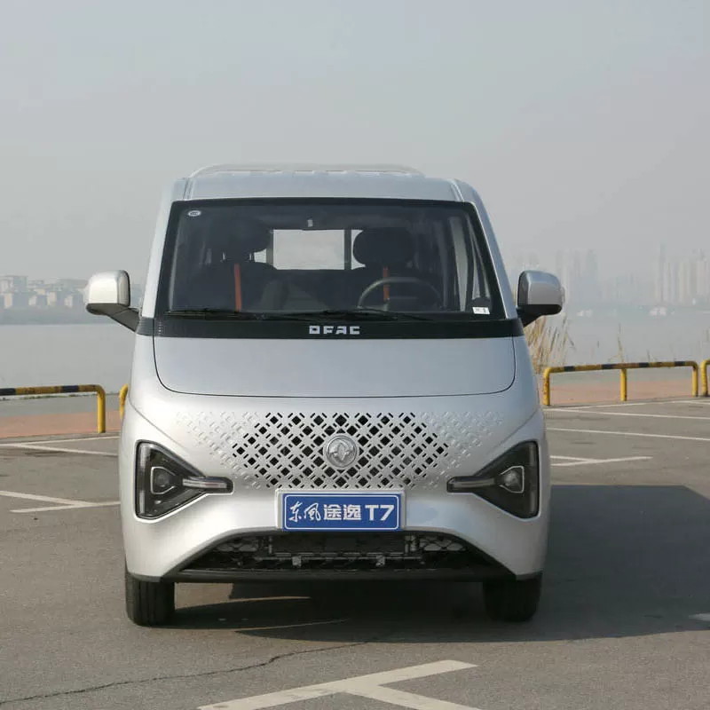 New Dongfeng T7 Double-Cab Mini Truck 2025 Model: 122hp Gasoline Engine, 5-Speed ​​Manual Transmission
