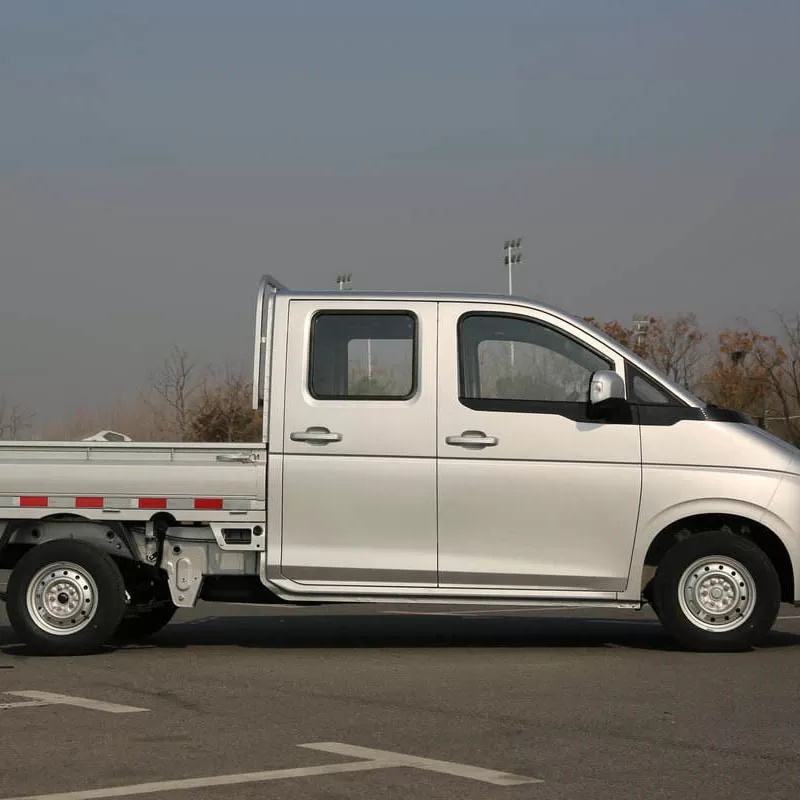 New Dongfeng T7 Double-Cab Mini Truck 2025 Model: 122hp Gasoline Engine, 5-Speed ​​Manual Transmission