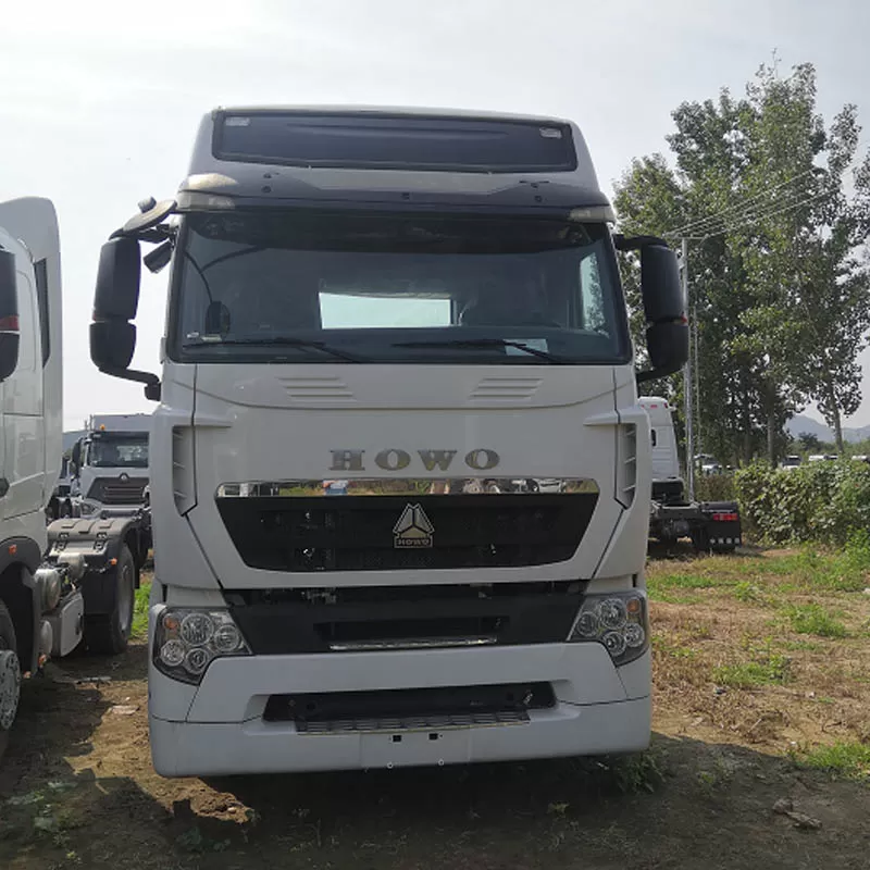 Brand new 18-ton Euro 2 diesel HOWO 4x2 tractor truck, left-hand drive, air suspension.