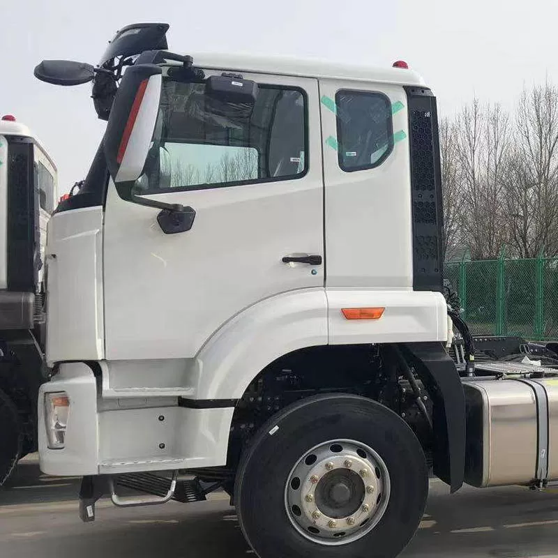 New 400hp RHD Sinotruk Howo tractor-head Euro 2 diesel 6x4 truck sold in Tanzania