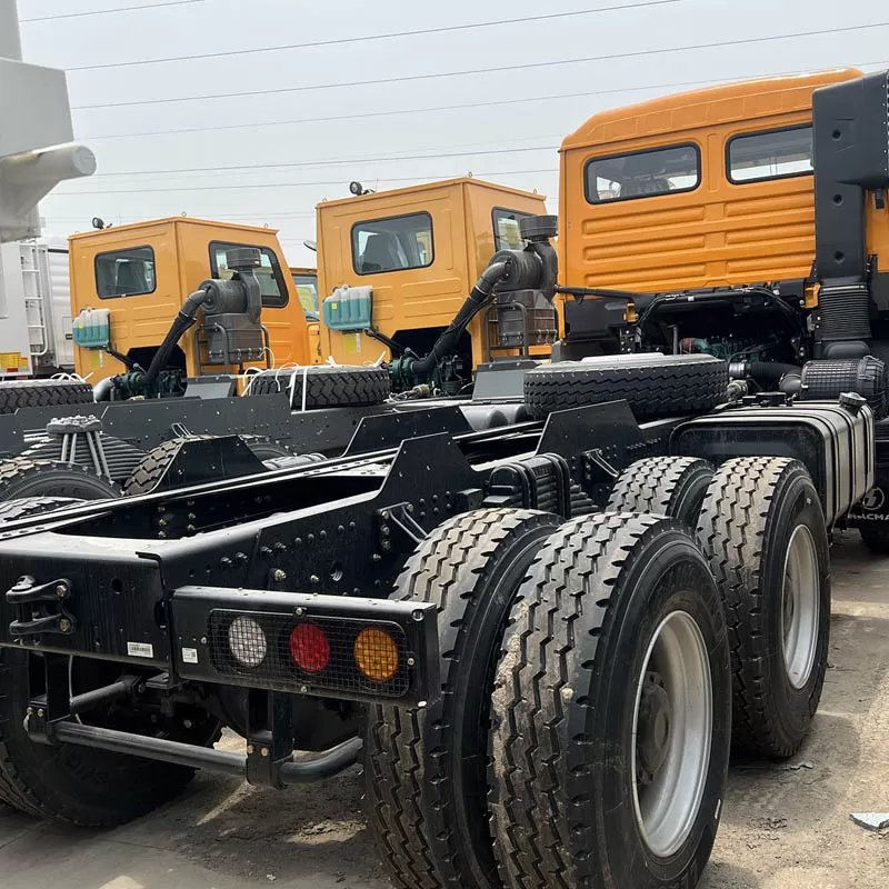 Cami&oacute;n tractor Shaanxi Automobile 6x4 F3000 de 380 caballos de fuerza.