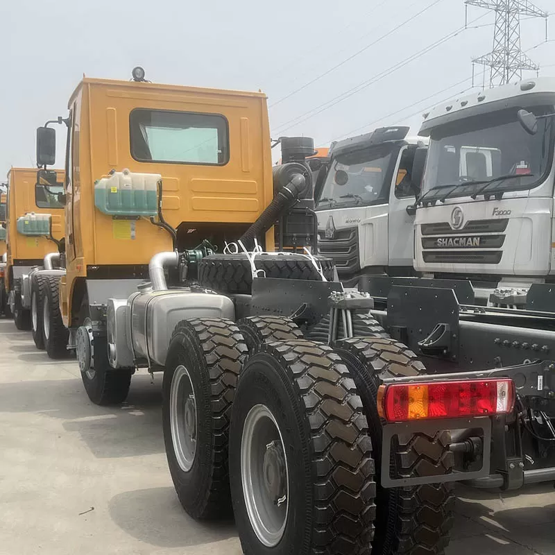 Cami&oacute;n tractor Shaanxi Automobile 6x4 F3000 de 380 caballos de fuerza.