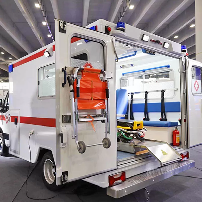 Ambulancia Ivec0 4x2, veh&iacute;culo de monitoreo de transmisi&oacute;n, veh&iacute;culo de rescate de emergencia, volante a la izquierda.