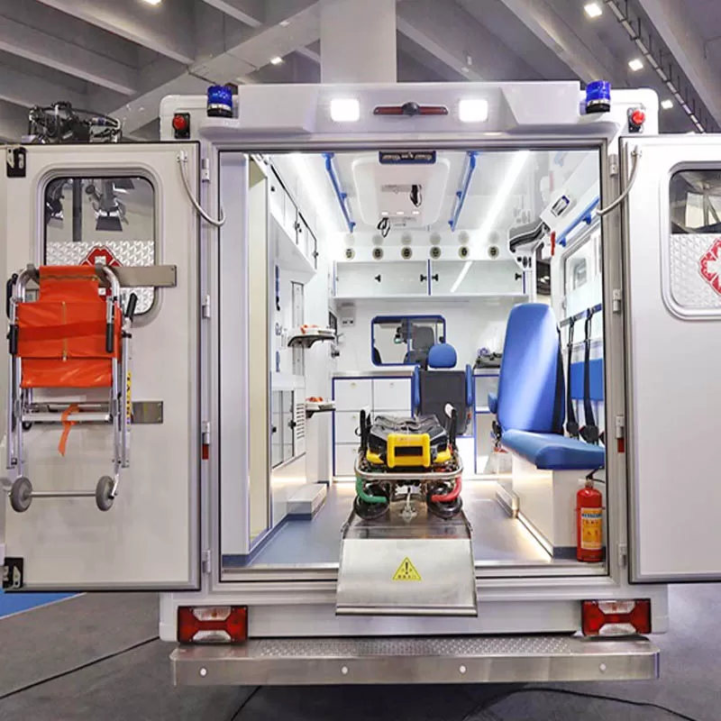 Ambulancia Ivec0 4x2, veh&iacute;culo de monitoreo de transmisi&oacute;n, veh&iacute;culo de rescate de emergencia, volante a la izquierda.