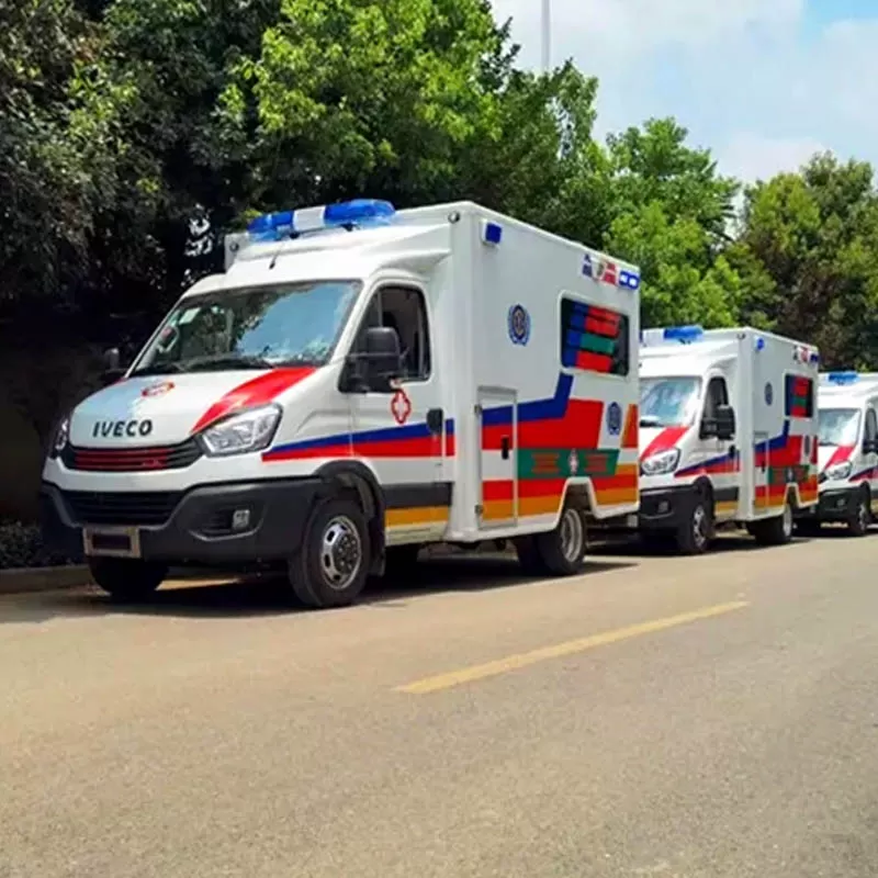 Ambulancia Ivec0 4x2, veh&iacute;culo de monitoreo de transmisi&oacute;n, veh&iacute;culo de rescate de emergencia, volante a la izquierda.