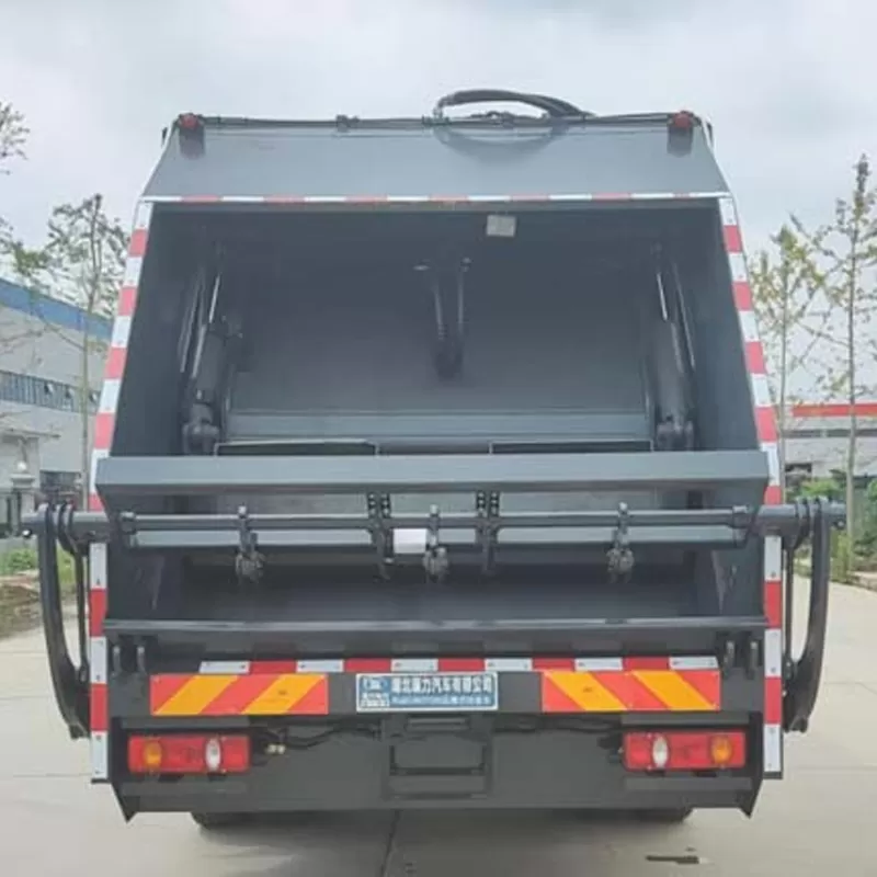 Su distancia entre ejes de 5,8 metros permite dise&ntilde;arlo como un cami&oacute;n compactador de basura.