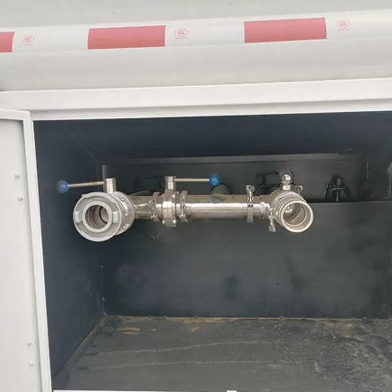 شاحنة إيسوزو SS304 المتنقلة لنقل مياه الشرب بسعة 4000 لتر وشاحنة مياه الحدائق