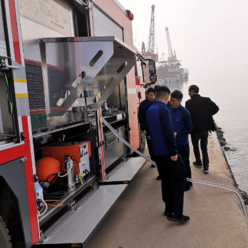 Se vende cami&oacute;n Howo Isuzu 4X2 para la purificaci&oacute;n directa de agua para bebidas, con capacidad de 4000 l/h.