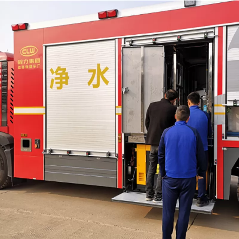 Se vende cami&oacute;n Howo Isuzu 4X2 para la purificaci&oacute;n directa de agua para bebidas, con capacidad de 4000 l/h.