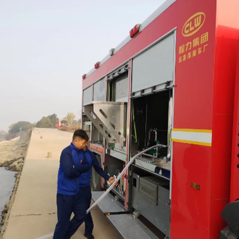 Se vende cami&oacute;n Howo Isuzu 4X2 para la purificaci&oacute;n directa de agua para bebidas, con capacidad de 4000 l/h.