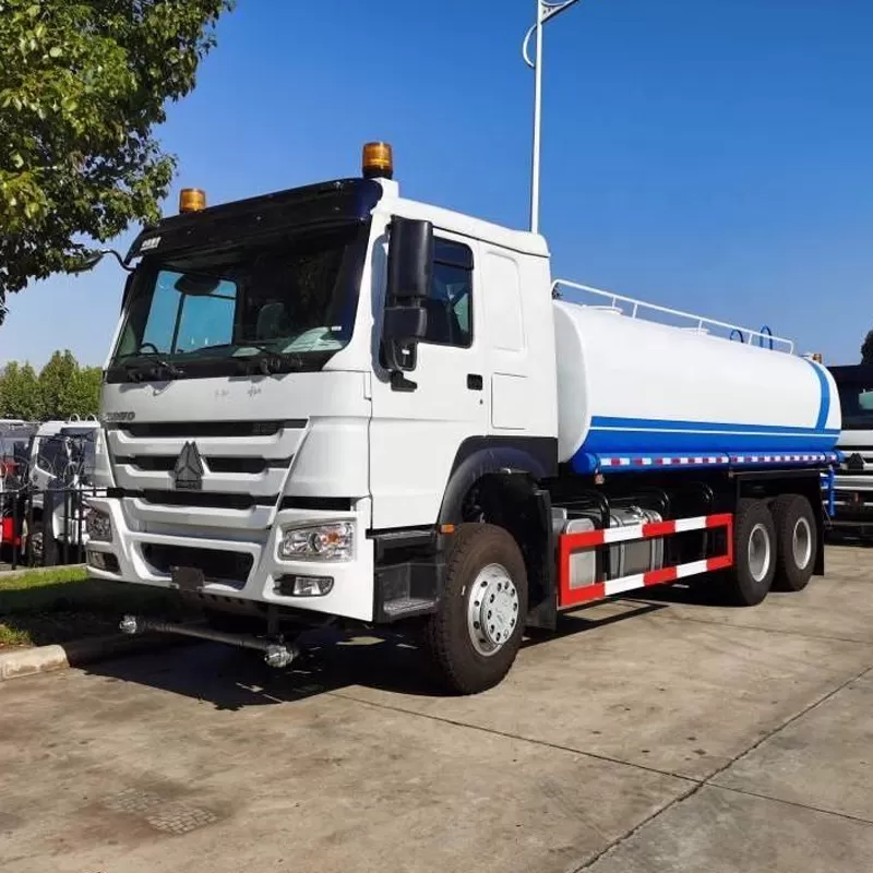 أفضل شاحنة مياه سينوتروك هوو 6x4 عالية الجودة تُباع في أفريقيا