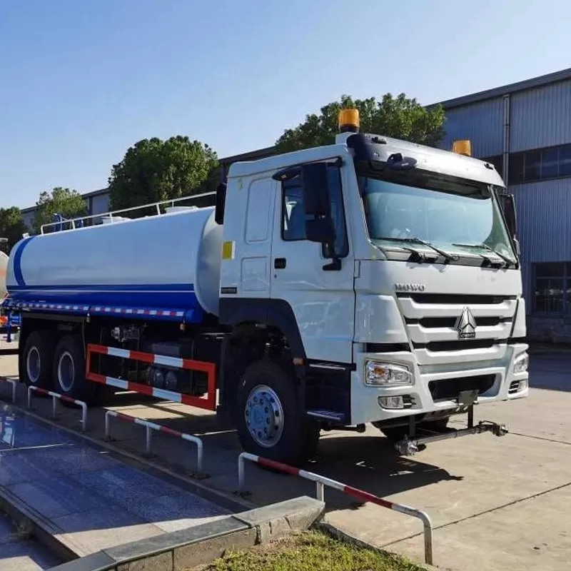 أفضل شاحنة مياه سينوتروك هوو 6x4 عالية الجودة تُباع في أفريقيا