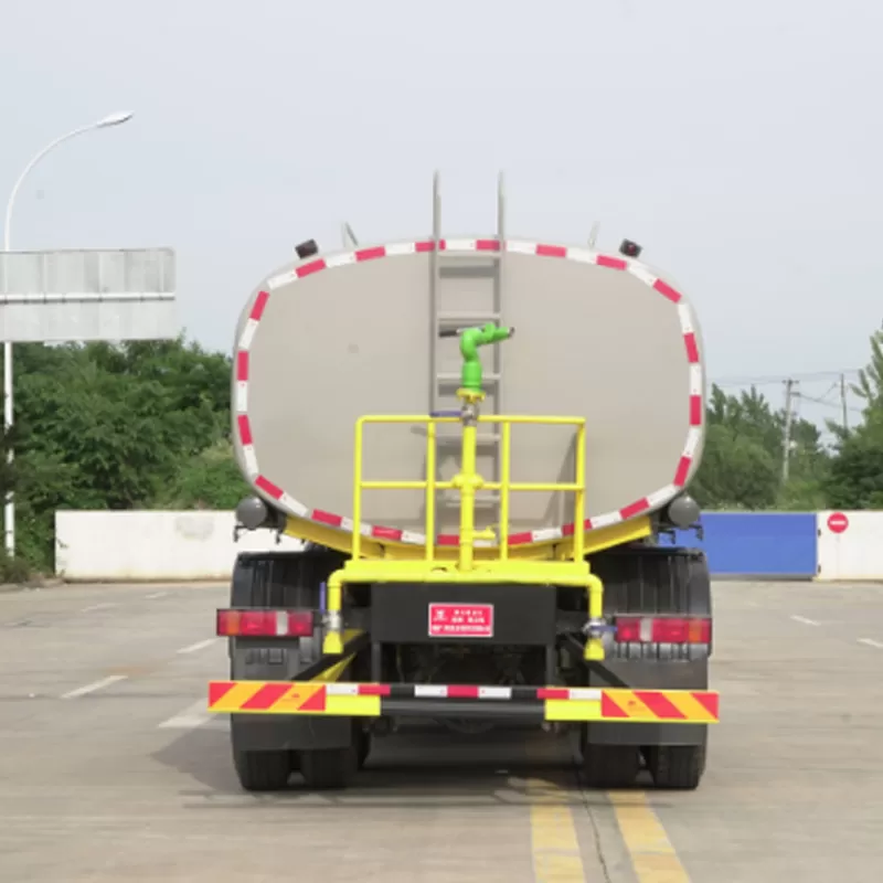 شاحنة صهريج مياه HOWO 8X4 سعة 30000 لتر، شاحنة رش، مبيعات المصنع