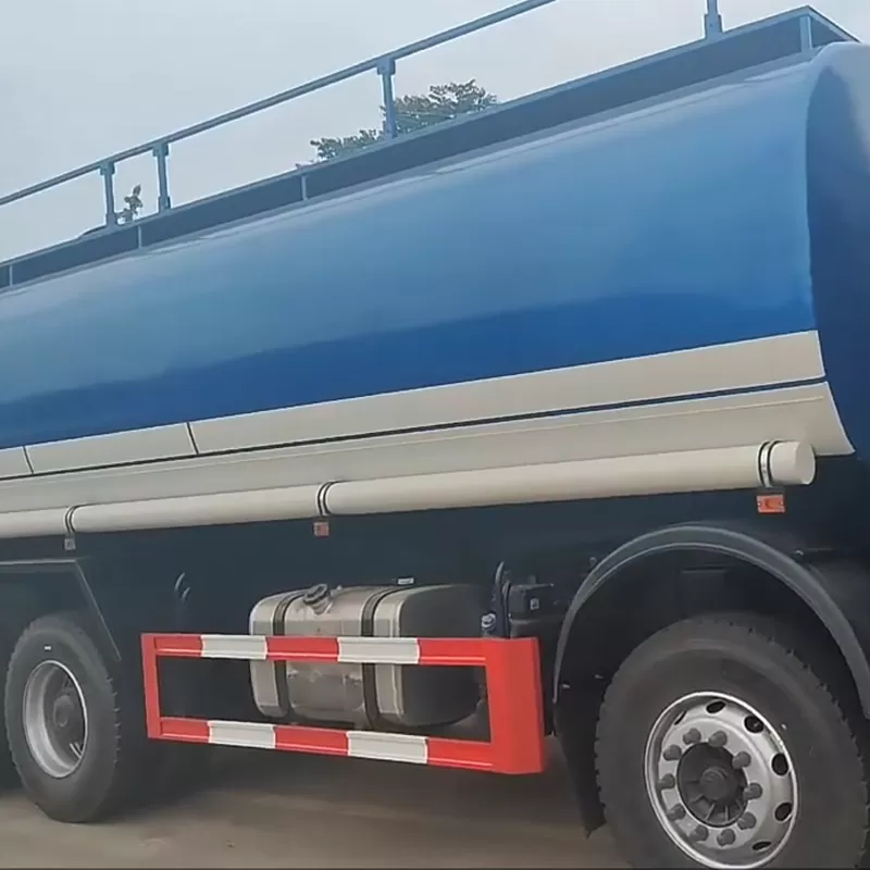 بيع مباشر لشاحنات نقل المياه/الرش الثقيلة من نوع فوتون 8*4 سعة 30 متر مكعب و30 طن