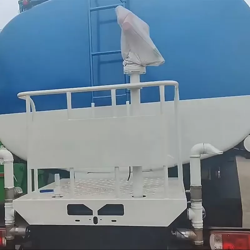 بيع مباشر لشاحنات نقل المياه/الرش الثقيلة من نوع فوتون 8*4 سعة 30 متر مكعب و30 طن