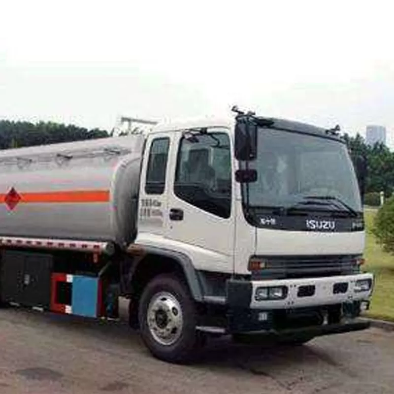 شاحنة إيسوزو صهريجية لنقل وتزويد البنزين والديزل بسعة 15000 لتر مزودة بنظام توزيع وقود