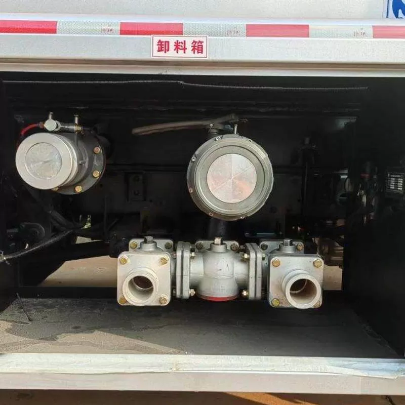 Chinese Brand FAW: New Gasoline Tank Truck, CNG Refueling Truck, Fuel Tanker, and Mobile Fuel Dispensing Vehicle