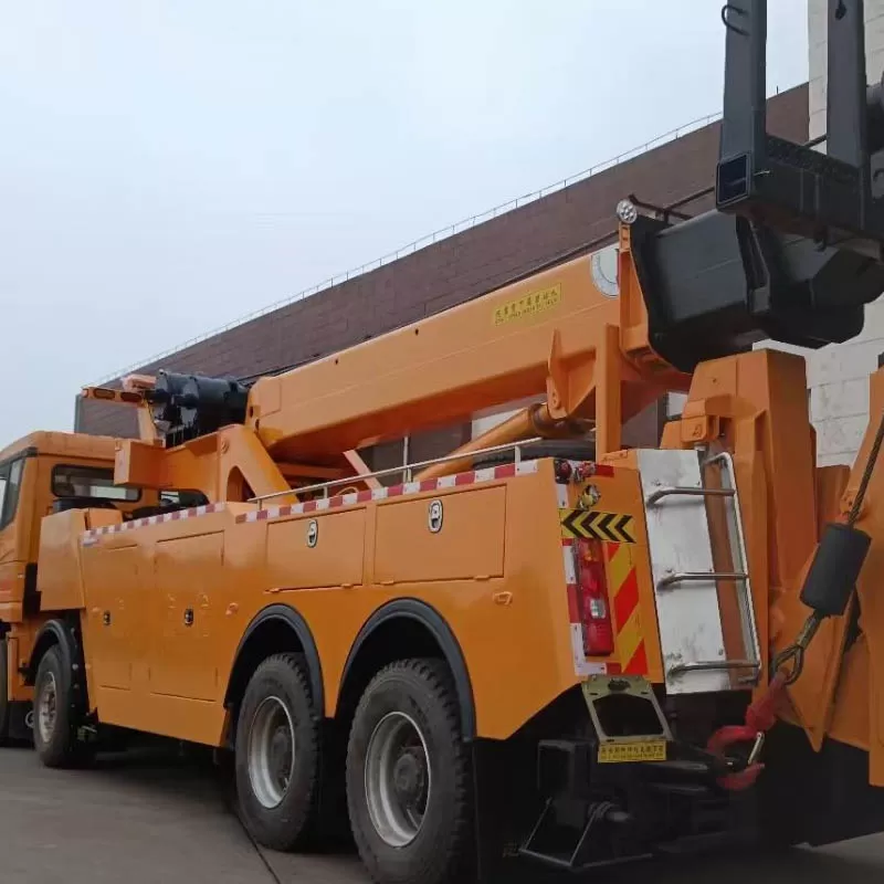 Gr&uacute;a de rescate Shakman F3000 marca RHD de 420 HP y 30 toneladas con remolque, aver&iacute;as en carretera e infracciones urbanas.