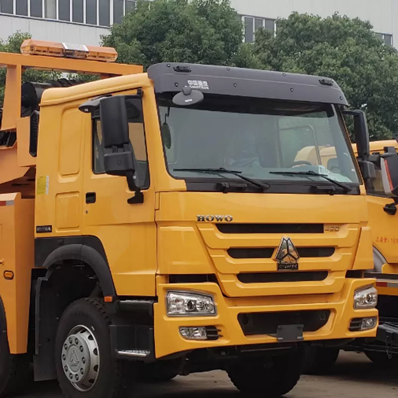 Sinotruk HOWO Full-Rotation Tow Truck: Integrated Towing, Lifting, and Recovery Vehicle for Bus and Heavy Vehicle Rescue Operations