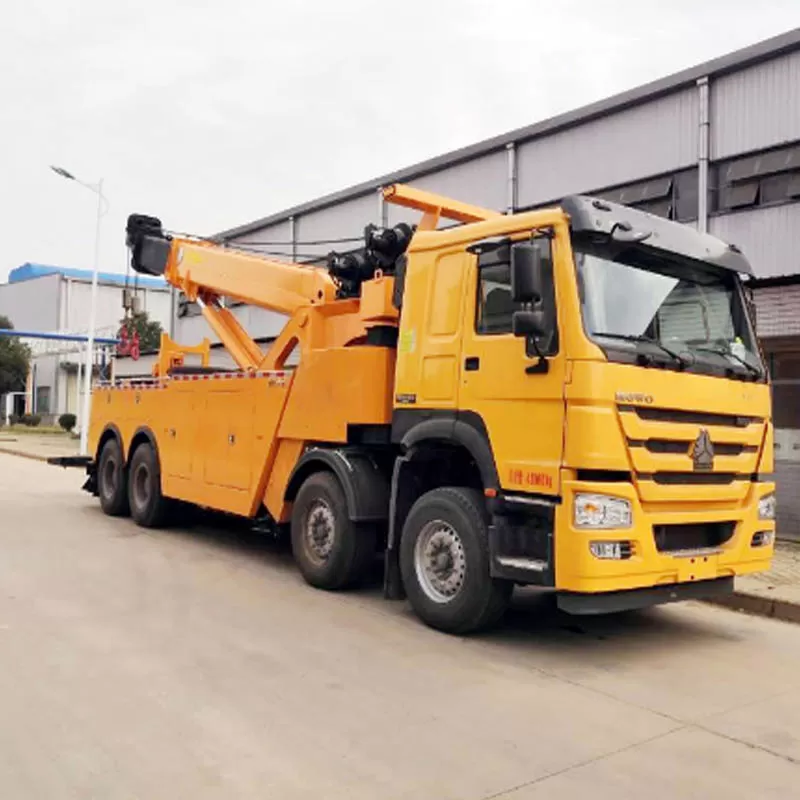 Sinotruk HOWO Full-Rotation Tow Truck: Integrated Towing, Lifting, and Recovery Vehicle for Bus and Heavy Vehicle Rescue Operations