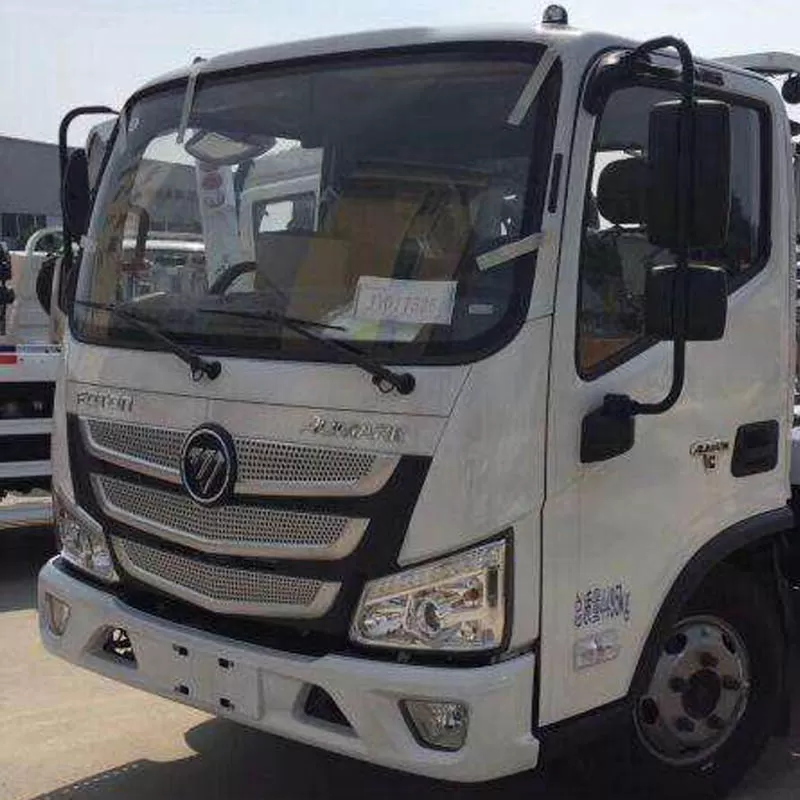 Tractor Foton de 4 y 5 toneladas, plataforma de aterrizaje completa, veh&iacute;culo de transporte de coches de baja inclinaci&oacute;n, asistencia en carretera.