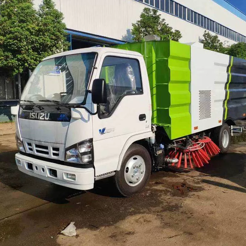 Barredora vial Isuzu 600p de 120 CV y ​​cami&oacute;n de lavado de basura de alta eficiencia, utilizado para la limpieza y el mantenimiento de carreteras.