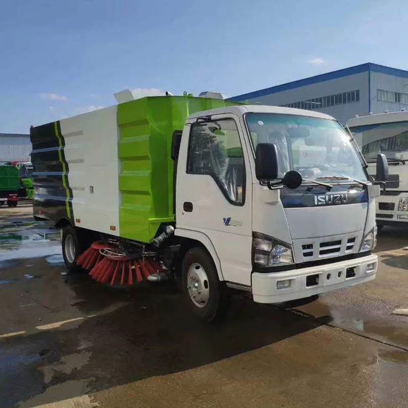 Barredora vial Isuzu 600p de 120 CV y ​​cami&oacute;n de lavado de basura de alta eficiencia, utilizado para la limpieza y el mantenimiento de carreteras.