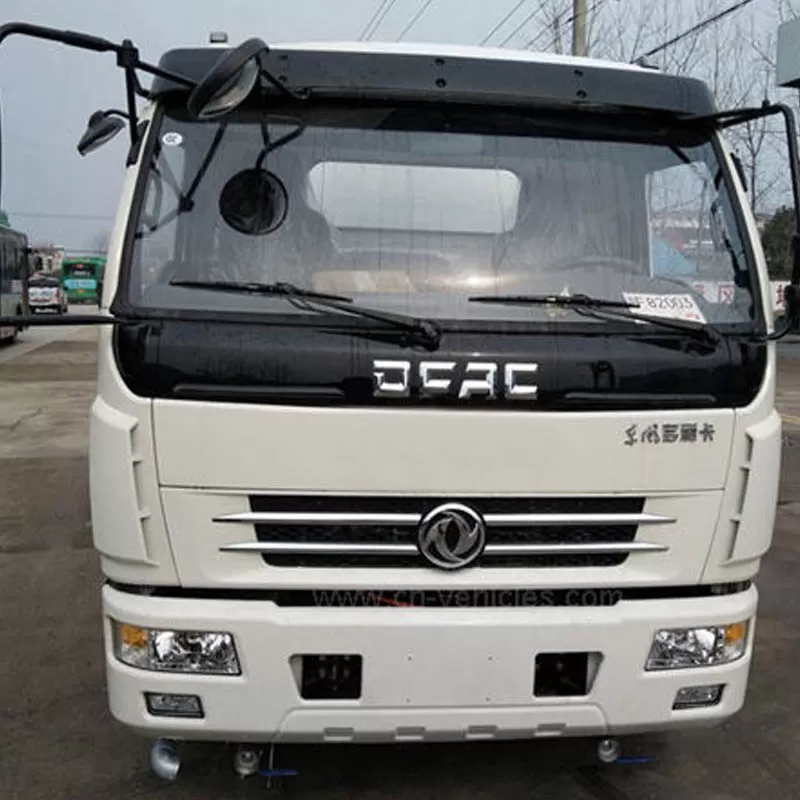 تُباع شاحنات الكنس من شركة دونغفنغ لأغراض التنظيف والصيانة.