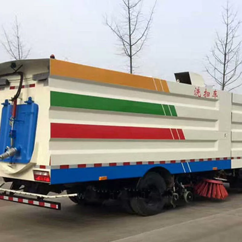 تُباع شاحنات الكنس من شركة دونغفنغ لأغراض التنظيف والصيانة.