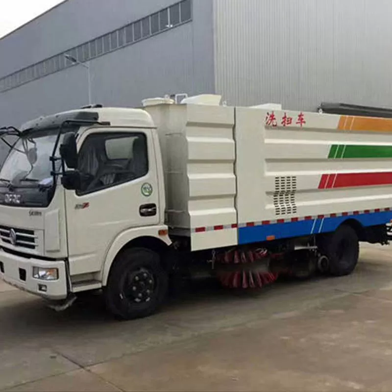 تُباع شاحنات الكنس من شركة دونغفنغ لأغراض التنظيف والصيانة.