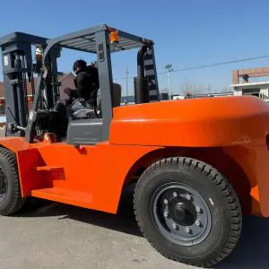 Carretilla elevadora diésel de ruedas contrapesadas de 10 toneladas de China