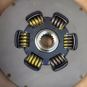 El acoplador original con número de pieza 60360-24-00008 es una pieza de repuesto para las excavadoras eléctricas SE375, SE315 y SE470.