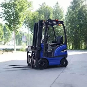 تستخدم هذه الرافعة الشوكية الكهربائية الصغيرة بطارية رصاص حمضية سعة 1.6 طن، وهي مناسبة للورش والشركات الصغيرة. تتميز بسهولة تشغيلها.