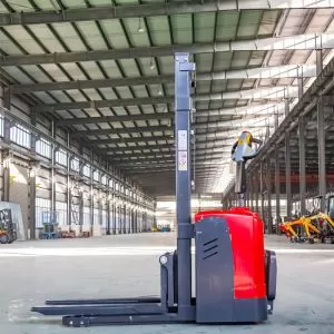 Hot-selling wholesale all-electric pallet stacker cranes in China, 1.5-ton and 2-ton electric stacker cranes.