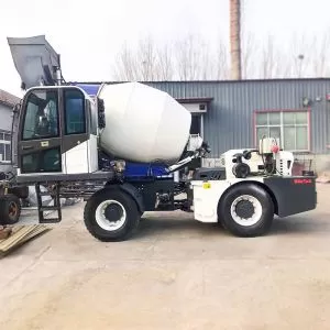 Mini concrete mixer, self-loading concrete mixer, 0.5 m&sup3; concrete mixer truck for sale.
