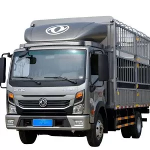 The Dongfeng 4.2m light freight truck is equipped with a 150-horsepower Cummins diesel turbo engine and a 5-speed manual transmission.