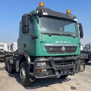 شاحنة جرار تعمل بالغاز الطبيعي الجديد بقوة 371 حصانًا، والتي تتوافق مع معيار الانبعاثات Euro II الجديد والمرغوب فيه بشدة.