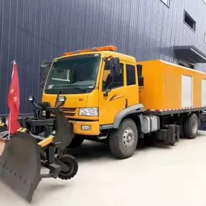 كاسحة الثلج/المكنسة إيسوزو هوو شاكمان 4x2/4x4، كاسحة الطرق زومليون